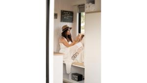 ภาพในคลังภาพของ Odyssean Tiny House B by Tiny Away ในเซสส์น็อก