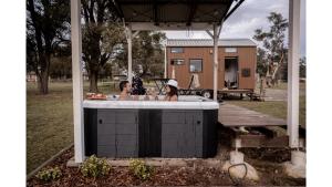 ผู้เข้าพักที่ Odyssean Tiny House B by Tiny Away
