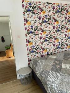 Ένα ή περισσότερα κρεβάτια σε δωμάτιο στο Zollhaus 26 +39 φωτογραφίες