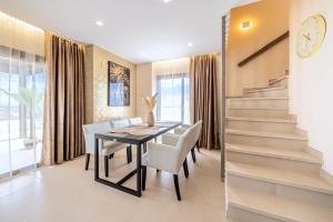 Posedenie v ubytovaní 103 - Luxurious 3 Bed Duplex Penthouse With Stunning Mountain Views
