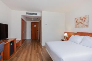 Posteľ alebo postele v izbe v ubytovaní Sercotel Arrahona Sabadell