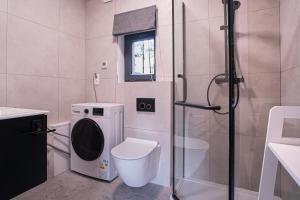 Ένα μπάνιο στο Dom Kozia Górka - dom w sercu Puszczy Knyszyńskiej z gorąca banią z jacuzzi +34 φωτογραφίες