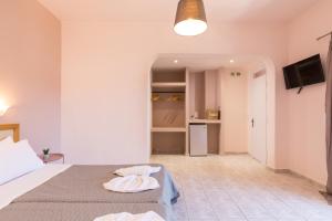 Φωτογραφία από το άλμπουμ του Garden Budget Rooms στον Ύψο