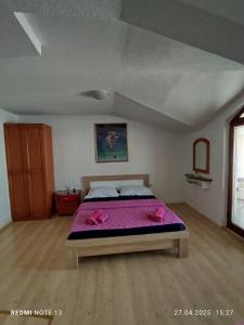 Postel nebo postele na pokoji v ubytování Apartments Mostrovi + 23 fotografií