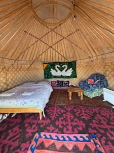 Postel nebo postele na pokoji v ubytování Yurt camp Sonun