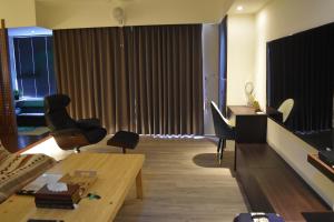 TV at/o entertainment center sa 眠眠細語溫泉套房