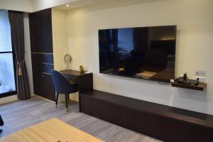 TV at/o entertainment center sa 眠眠細語溫泉套房