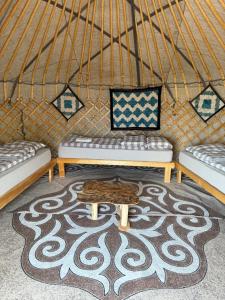 Postel nebo postele na pokoji v ubytování Yurt camp Sonun