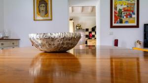a metal bowl sitting on top of a wooden floor at Casale Paolina by Rentbeat in Ceccano