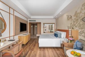 Taj Alibaug Resort & Spa, Maharashtra的电视和/或娱乐中心