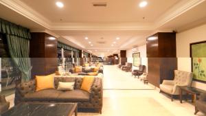 A seating area at Viking Garden Hotel