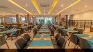 A restaurant or other place to eat at Viking Garden Hotel