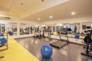 The fitness centre and/or fitness facilities at Viking Garden Hotel