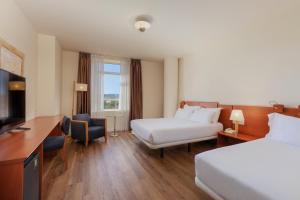 Posteľ alebo postele v izbe v ubytovaní Sercotel Arrahona Sabadell