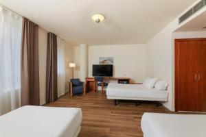 Posteľ alebo postele v izbe v ubytovaní Sercotel Arrahona Sabadell