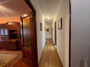 a hallway leading to a living room with wooden floors at Apartamento El Llerau Cangas de Onis in Cangas de Onís