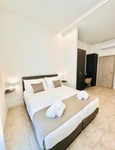 Postel nebo postele na pokoji v ubytování Hotel Paradise Rooms
