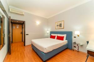 Postel nebo postele na pokoji v ubytování Hotel Royal Torino Centro Congressi