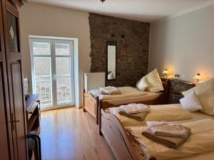 Postel nebo postele na pokoji v ubytování Ferienwohnung Zur Scheune