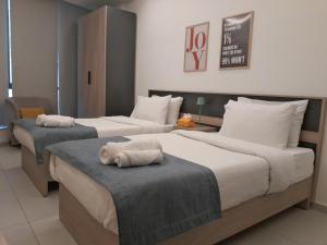 Letto o letti in una camera di Shade Suites & Studios