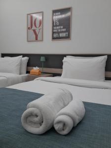 Letto o letti in una camera di Shade Suites & Studios
