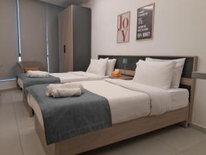 Letto o letti in una camera di Shade Suites & Studios