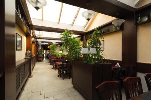 Reštaurácia alebo iné gastronomické zariadenie v ubytovaní Hotel Floryan Old Town