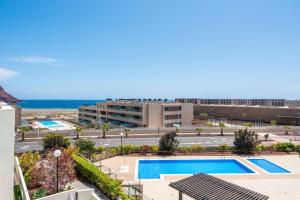 Bazén v ubytování MEDANO4YOU Tejita Dream Penthouse nebo v jeho okolí