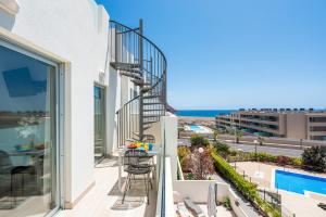 Bazén v ubytování MEDANO4YOU Tejita Dream Penthouse nebo v jeho okolí + 37 fotografií