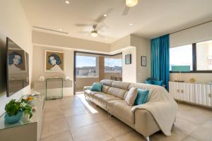 Et opholdsområde på Playa Marina CS263 - La Cala Luxury Apartment