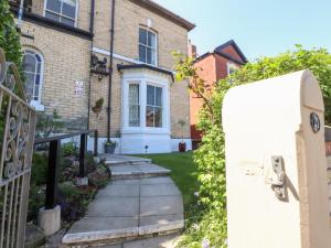 a house with a white mailbox in the yard at Mullans in Southport