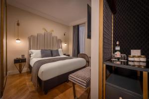 Posteľ alebo postele v izbe v ubytovaní Torre Argentina Relais - Residenze di Charme