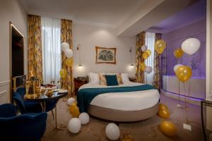Posteľ alebo postele v izbe v ubytovaní Torre Argentina Relais - Residenze di Charme