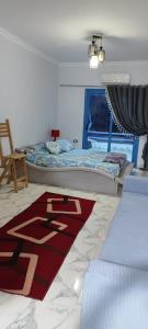 Ένα ή περισσότερα κρεβάτια σε δωμάτιο στο اويسيس مارينا