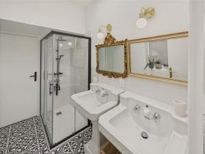 Kúpeľňa v ubytovaní Maison pour 4 classée 3 étoiles - Terrasse - Guilvinec + 14 fotografií