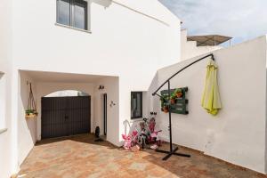 a hallway of a house with a door and an umbrella at Casas da Colmeia T1 Grey Stairs in Reguengos de Monsaraz +11 photos