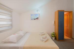 Cama o camas de una habitación en Budva Inn Guest House