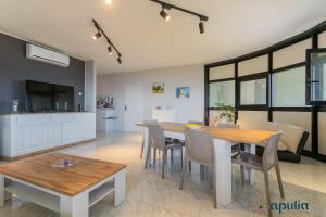 TV a/nebo společenská místnost v ubytování The Boat by Apulia Accommodation