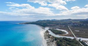 an aerial view of a beach and the ocean at Bilocale Su Lizzu de Erminia in La Caletta