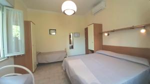 Postel nebo postele na pokoji v ubytování Pensione TOSCA B&B Cattolica