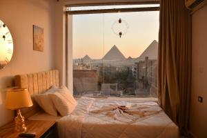 Voodi või voodid majutusasutuse Linda Pyramids view toas