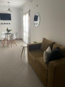 a living room with a couch and a table at Departamento centrico in Paraná
