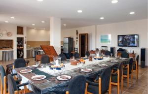 Telewizja i/lub zestaw kina domowego w obiekcie Beautiful Home In Manacor