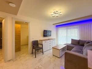 Gallery image of Blue Star Suites by SDR in Paralia Katerinis +15 photos