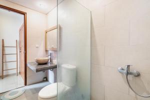Private Suite in Tropical Pool Villa的一间浴室
