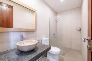 Private Suite in Tropical Pool Villa的一间浴室