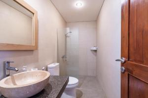 Private Suite in Tropical Pool Villa的一间浴室