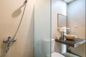 Private Suite in Tropical Pool Villa的一间浴室