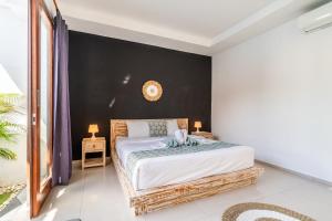 Private Suite in Tropical Pool Villa客房内的一张或多张床位
