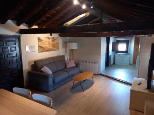 a living room with a couch and a table at Casas Recuero in Chinchón